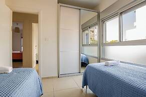 Gugel Waves Seaview 4BR Family Aparts