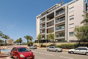 Gugel Waves Seaview 4BR Family Aparts
