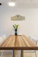 Gugel Waves Seaview 4BR Family Aparts