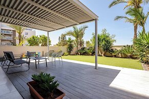 Gugel Waves Seaview 4BR Family Aparts