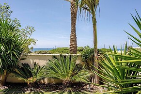 Gugel Waves Seaview 4BR Family Aparts