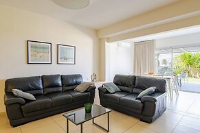 Gugel Waves Seaview 4BR Family Aparts