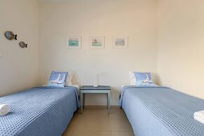 Gugel Waves Seaview 4BR Family Aparts