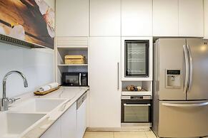Gugel Waves Seaview 4BR Family Aparts