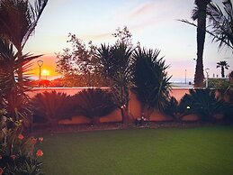 Gugel Waves Seaview 4BR Family Aparts