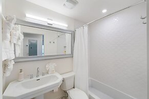 Cocoplum 10 in George Town