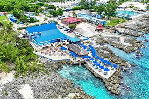 Coconut Bay 126 in West Bay