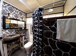 Tahiti - Fare Vainato Beach