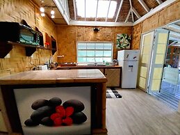 Tahiti - Fare Vainato Beach