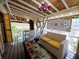 Tahiti - Fare Vainato Beach