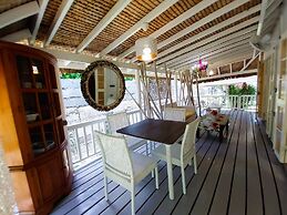 Tahiti - Fare Vainato Beach