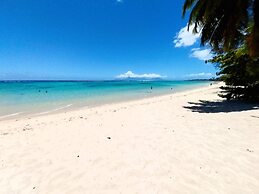Tahiti - Fare Vainato Beach