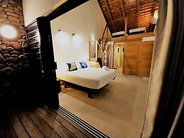 Moorea - Toatea Beach Hoe