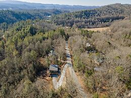 Wet Dry Sauna w Fireplace Close to Waterfalls