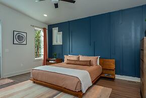 Wet Dry Sauna w Fireplace Close to Waterfalls