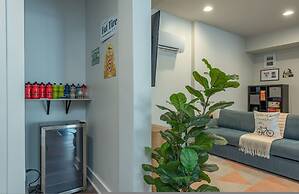 Wet Dry Sauna w Fireplace Close to Waterfalls