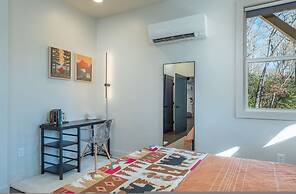 Wet Dry Sauna w Fireplace Close to Waterfalls