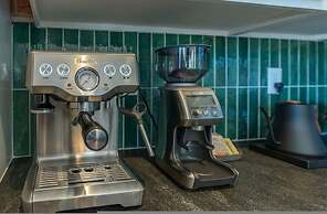 Wet Dry Sauna w Fireplace Close to Waterfalls