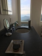 Sky-high Luxury w Million Dollar Views