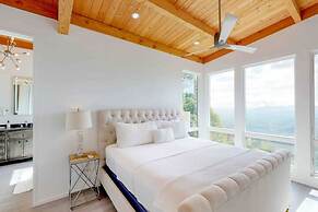 Sky-high Luxury w Million Dollar Views