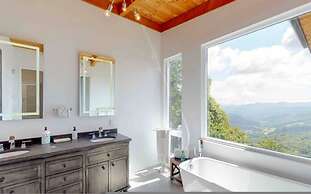 Sky-high Luxury w Million Dollar Views