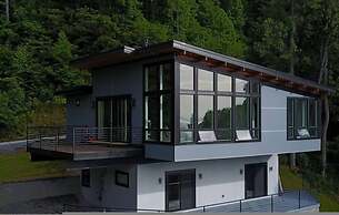 Sky-high Luxury w Million Dollar Views