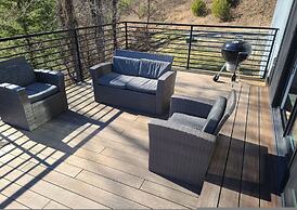 Sky-high Luxury w Million Dollar Views