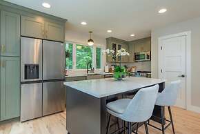 Hot Tub Nestled in the Forest w Chef s Kitchen