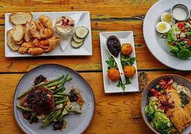 Hot Tub Nestled in the Forest w Chef s Kitchen