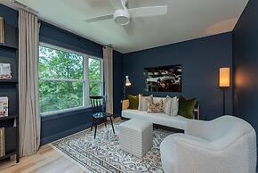 Hot Tub Nestled in the Forest w Chef s Kitchen