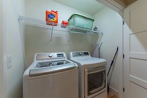 Hot Tub Nestled in the Forest w Chef s Kitchen