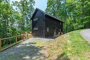 Hot Tub Nestled in the Forest w Chef s Kitchen