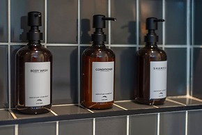 Hot Tub Nestled in the Forest w Chef s Kitchen