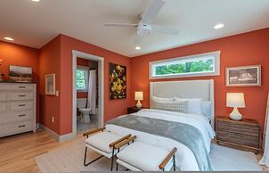 Hot Tub Nestled in the Forest w Chef s Kitchen