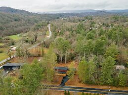 Rejuvenate in the Mtns w Sauna 5 min Drive to DT