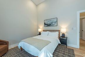 Rejuvenate in the Mtns w Sauna 5 min Drive to DT