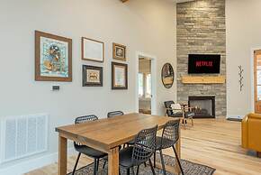 Rejuvenate in the Mtns w Sauna 5 min Drive to DT