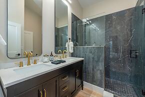 Rejuvenate in the Mtns w Sauna 5 min Drive to DT