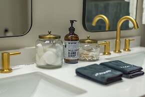 Rejuvenate in the Mtns w Sauna 5 min Drive to DT