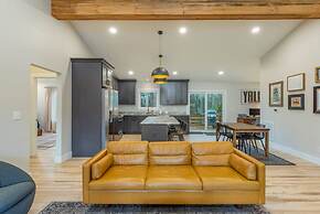 Rejuvenate in the Mtns w Sauna 5 min Drive to DT