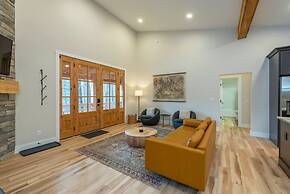 Rejuvenate in the Mtns w Sauna 5 min Drive to DT