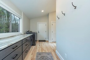 Rejuvenate in the Mtns w Sauna 5 min Drive to DT