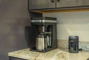 Rejuvenate in the Mtns w Sauna 5 min Drive to DT