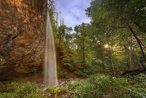 Rejuvenate in the Mtns w Sauna 5 min Drive to DT