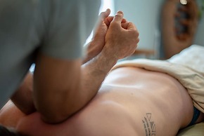 Tiny Home Getaway 15 min Drive to DT w Hot Tub