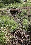 Tiny Home Getaway 15 min Drive to DT w Hot Tub