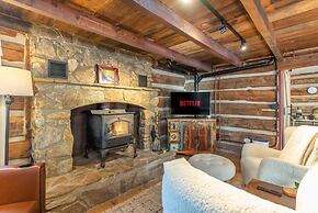 Historic Log Cabin Quiet Return to Simpler Days