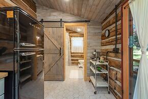 Historic Log Cabin Quiet Return to Simpler Days