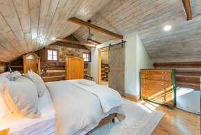 Historic Log Cabin Quiet Return to Simpler Days