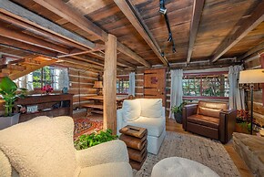 Historic Log Cabin Quiet Return to Simpler Days